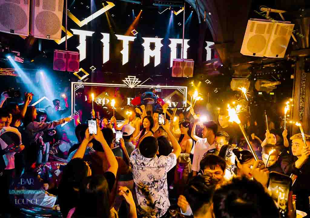 Titan Lounge 39c Hai Bà Trưng | Đặt Bàn | Loungehanoi.vn