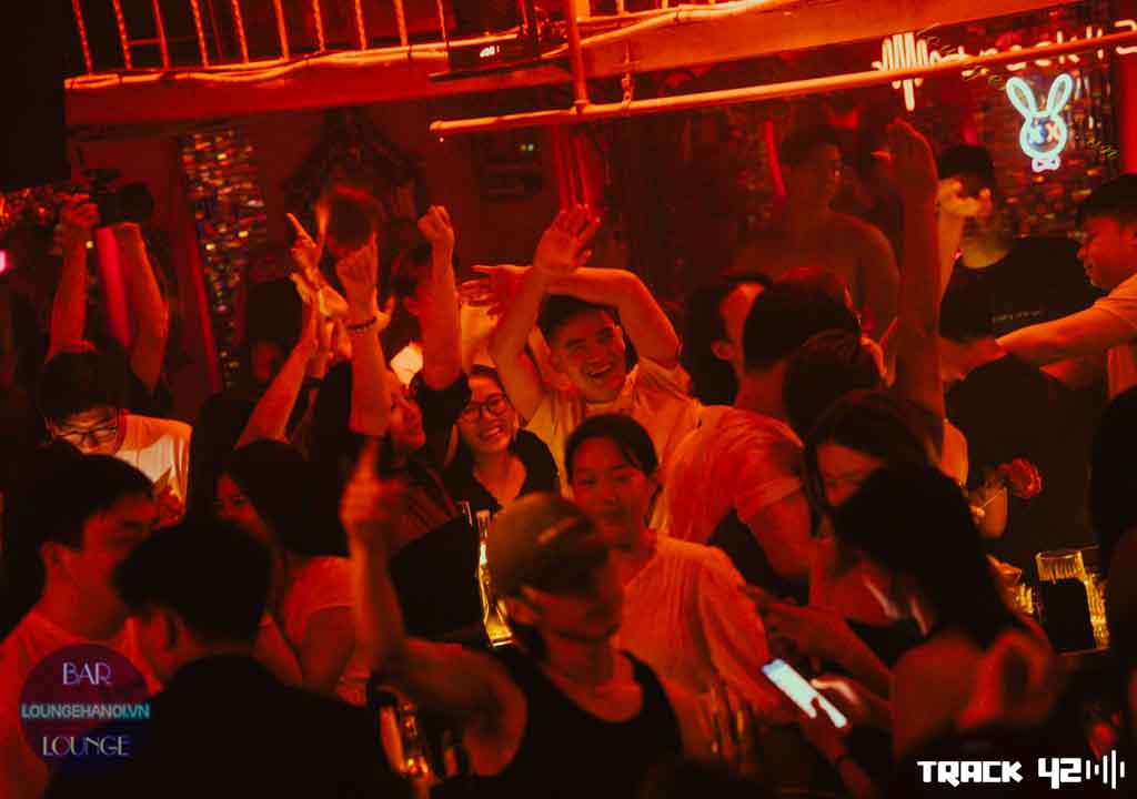 TRACK 42 - 42L Yên Phụ Lớn | Đặt Bàn | Loungehanoi.vn