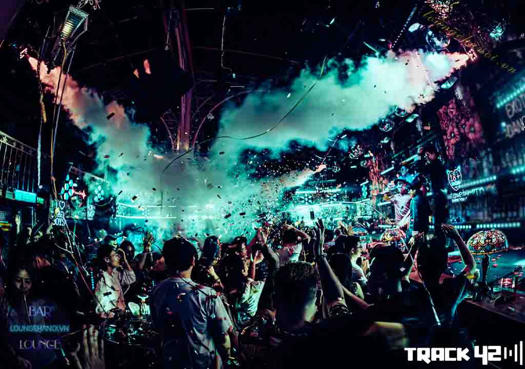 TRACK 42 - 42L Yên Phụ Lớn | Đặt Bàn | Loungehanoi.vn