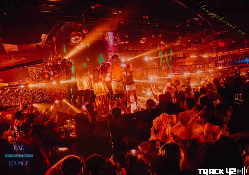 TRACK 42 - 42L Yên Phụ Lớn | Đặt Bàn | Loungehanoi.vn