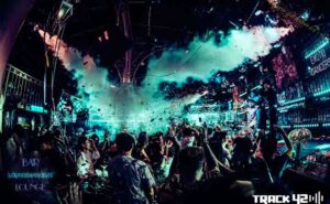 TRACK 42 - 42L Yên Phụ Lớn | Đặt Bàn | Loungehanoi.vn