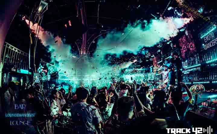 TRACK 42 - 42L Yên Phụ Lớn | Đặt Bàn | Loungehanoi.vn